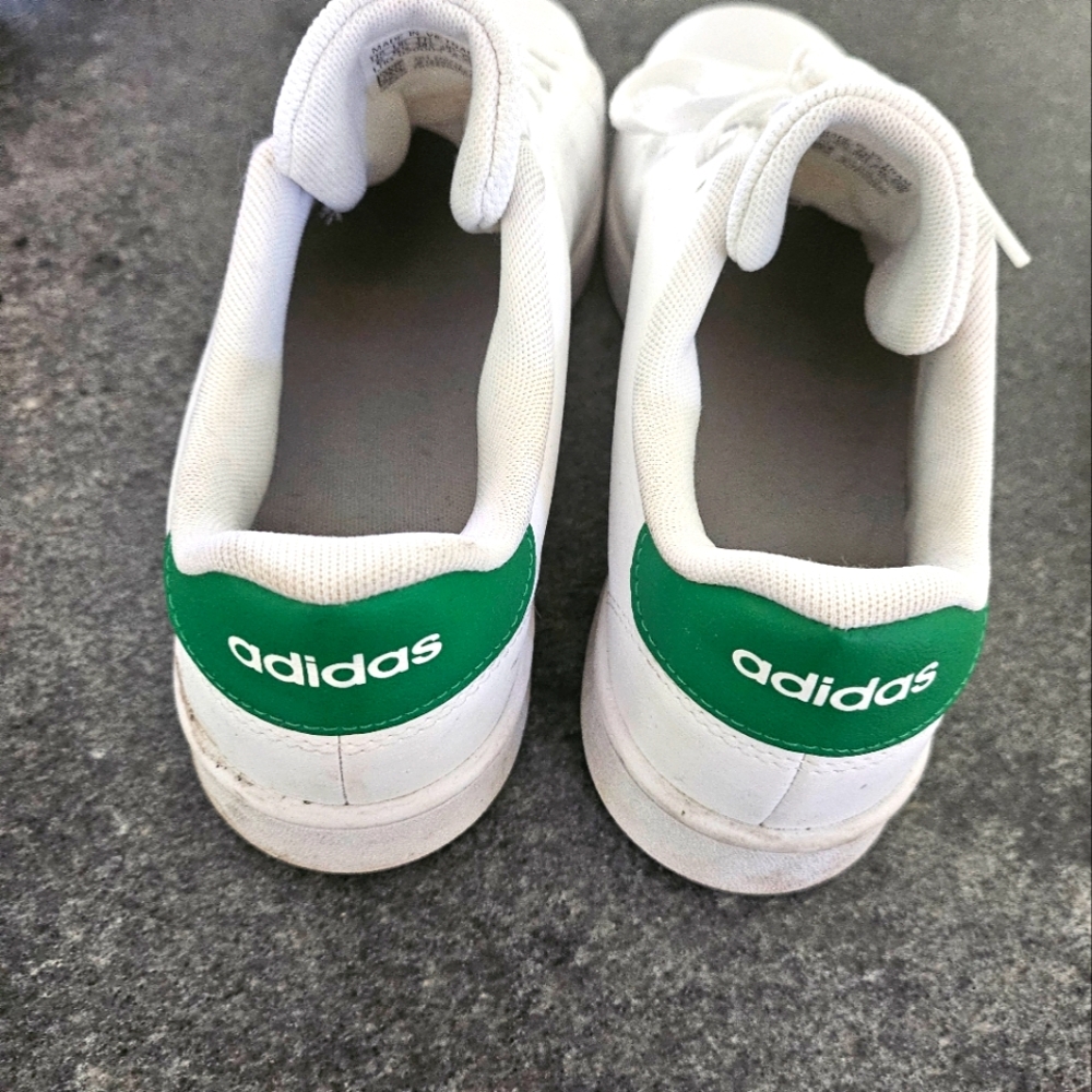 Adidas mens 6/Womans 8.